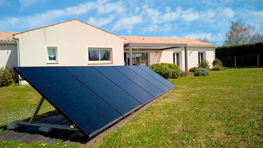 panneau solaire dans le jardin
